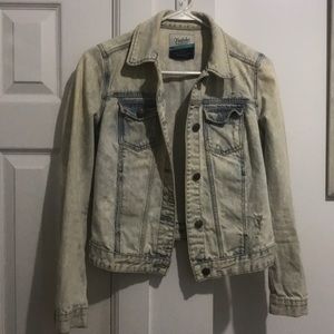 Super cute distressed Zara denim jacket